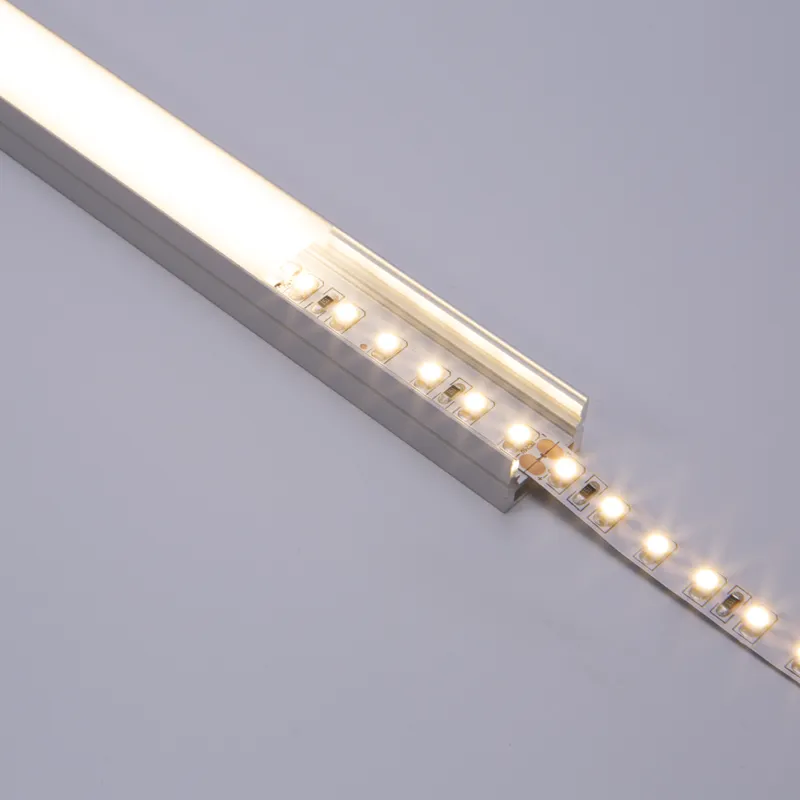 Hochwertige, aus Aluminiumblech gefertigte, extrudierte Aluminiumprofile, oberflächenmontiertes, flexibles RGB-LED-Streifenlicht, breites Aluminiumprofil